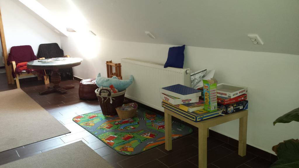 Hanna Szobai Tarcal Kamer foto